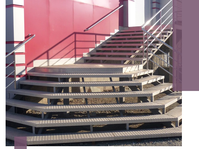 Лестницы для магазина в Сыктывкаре — изготовление и монтаж