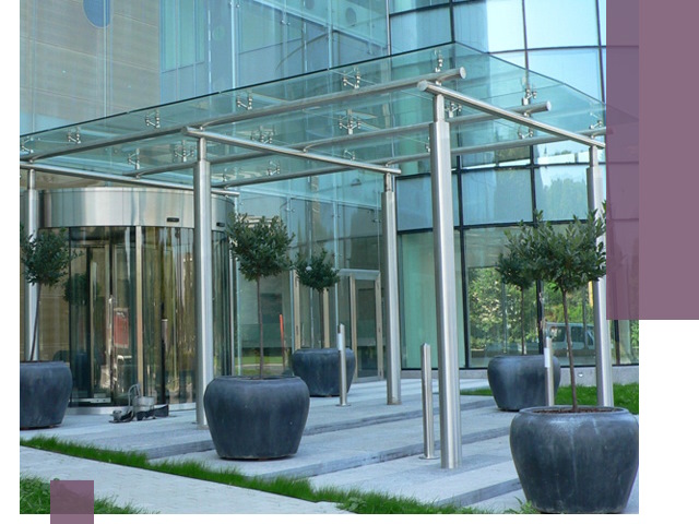 Навесы из стекла на заказ в Сыктывкаре — монтаж и установка